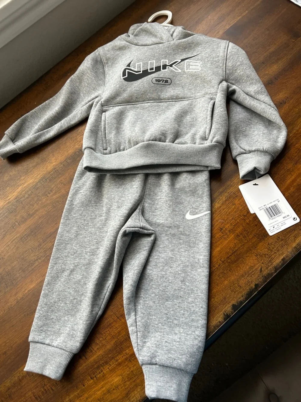 Nike Boys 2-Piece Set - Dark Grey Heather - Picture 2 of 3